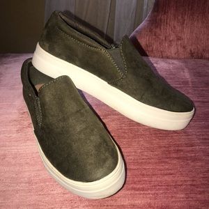 Slip-on platform shoes